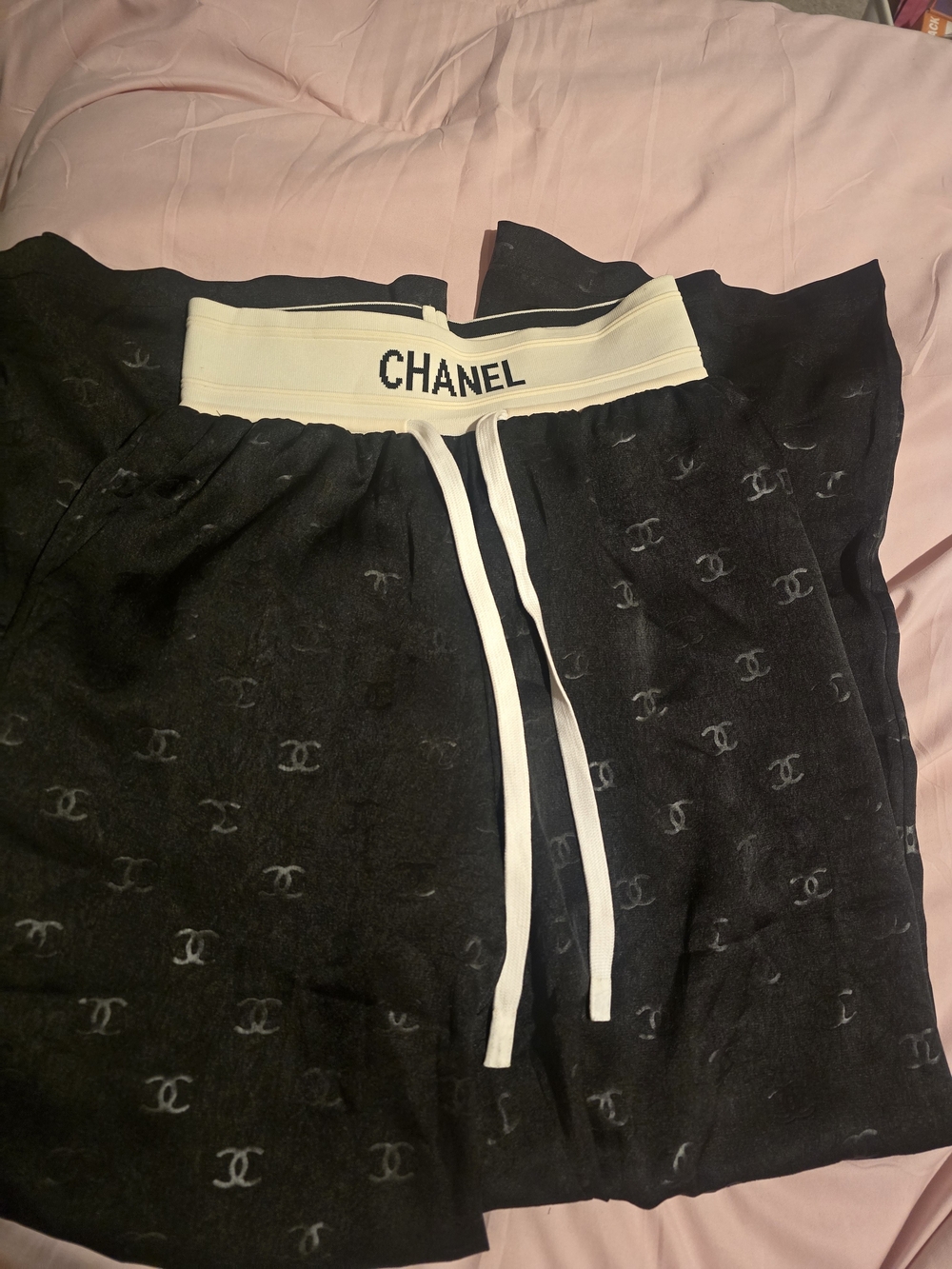 Chanel Women Black Logo Wide-Leg Lounge Pants with Cream Waistband - Picture 9 of 10